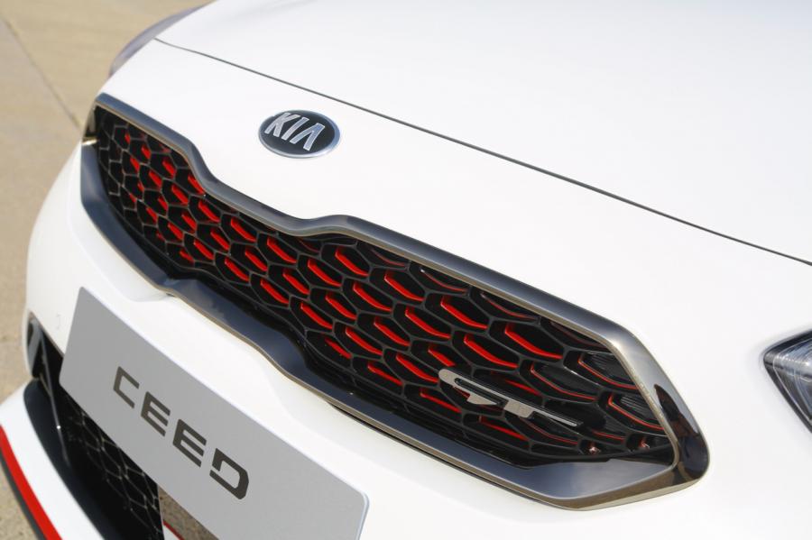 Детали экстерьера Kia Ceed GT 2018 года  (WW) (фото 14 из 51)